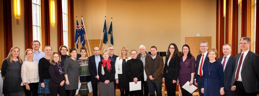 Afhending akademískra nafnbóta við HÍ