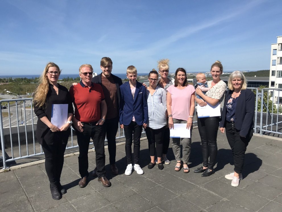 Styrkþegar ásamt fjölskyldu Þorstein Helga.