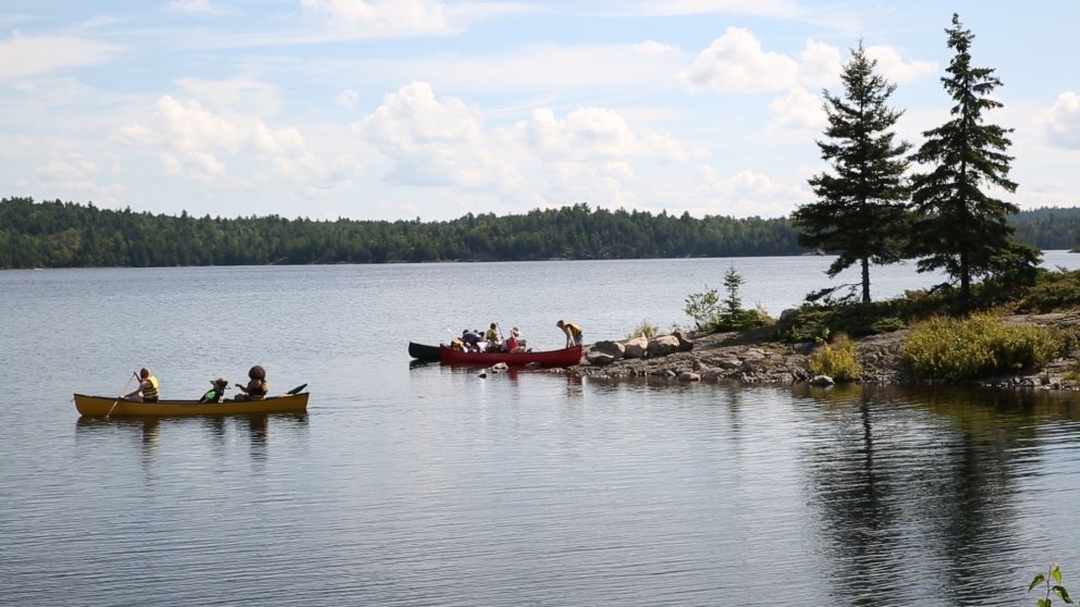 Á sama báti - Ævintýrið í óbyggðum Kanada