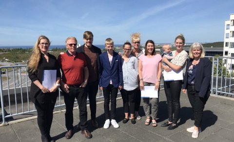 Styrkþegar ásamt fjölskyldu Þorstein Helga.