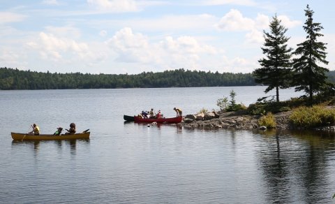 Á sama báti - Ævintýrið í óbyggðum Kanada