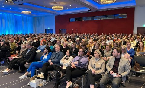 Metþátttaka á vel heppnaðri vorráðstefnu